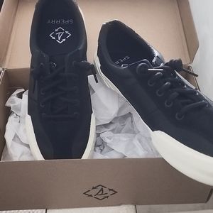New Sperry tennis shoes